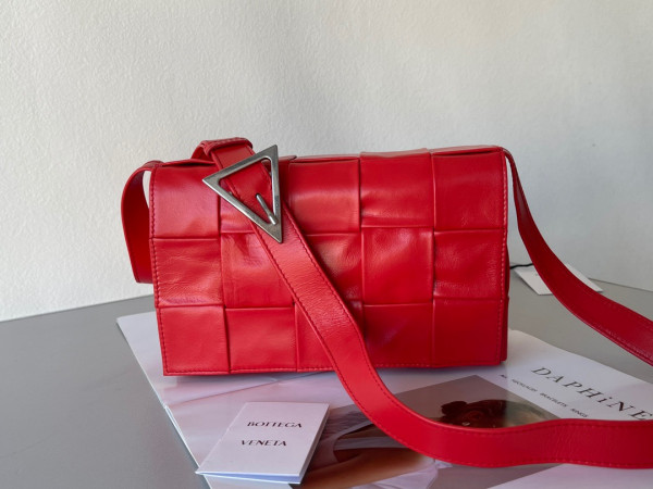 (image for) BOTTEGA VENETA CASSETTE
