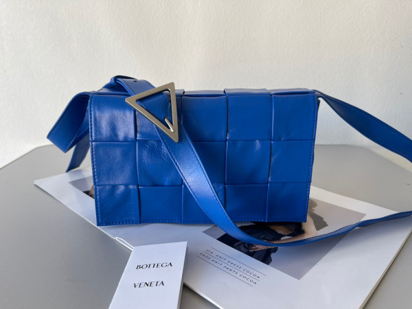 (image for) BOTTEGA VENETA CASSETTE