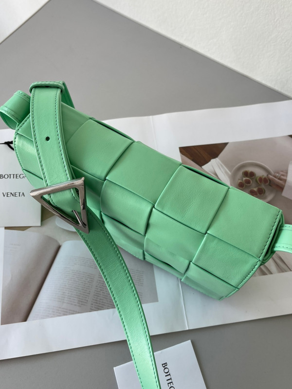 (image for) BOTTEGA VENETA CASSETTE