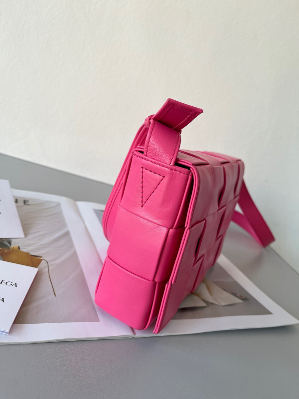 (image for) BOTTEGA VENETA CASSETTE