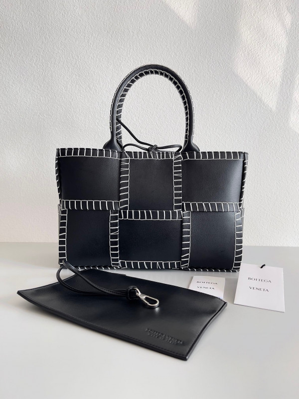 (image for) BOTTEGA VENETA Small Arco Tote Bag