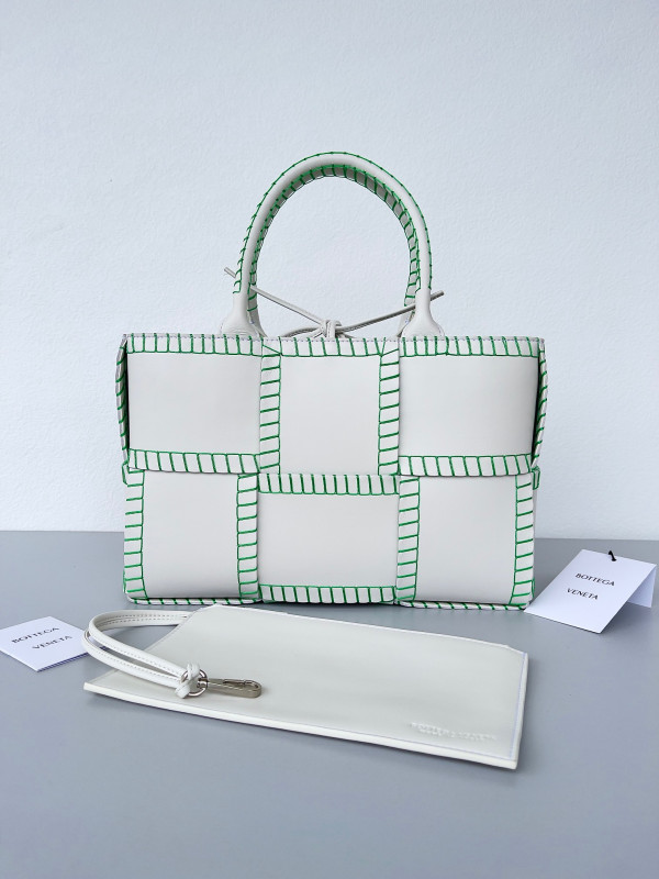 (image for) BOTTEGA VENETA Small Arco Tote Bag