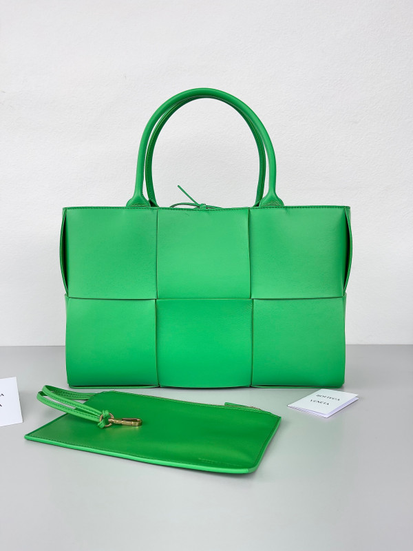 BOTTEGA VENETA Arco MEDIUM Tote (image for) BOTTEGA VENETA Arco MEDIUM Tote