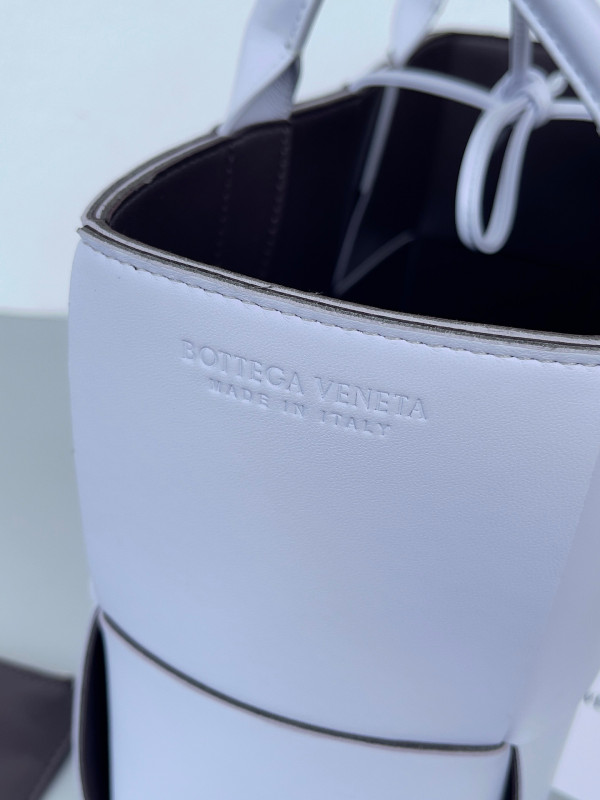 (image for) BOTTEGA VENETA Small Arco Tote Bag