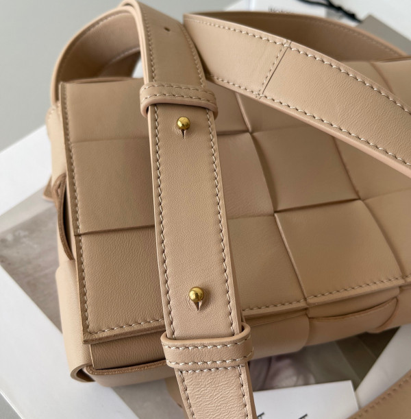 (image for) BOTTEGA VENETA CASSETTE