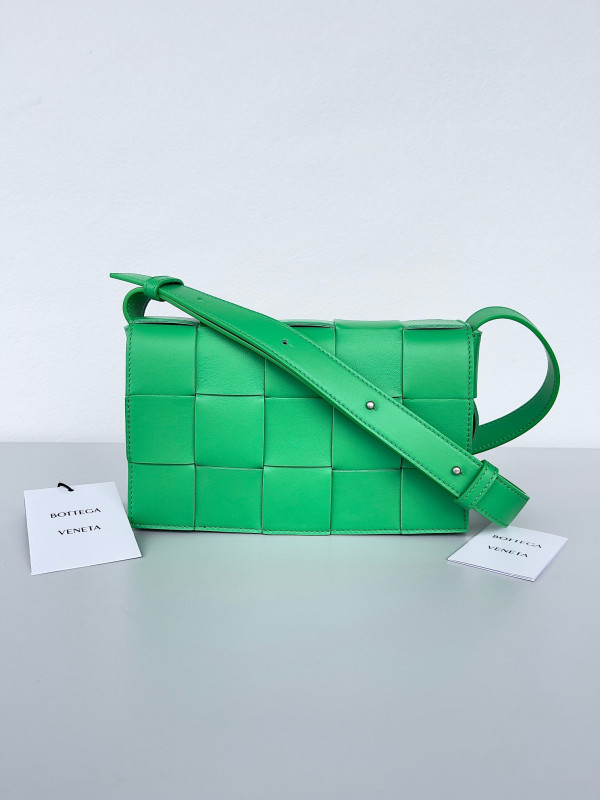 (image for) BOTTEGA VENETA CASSETTE