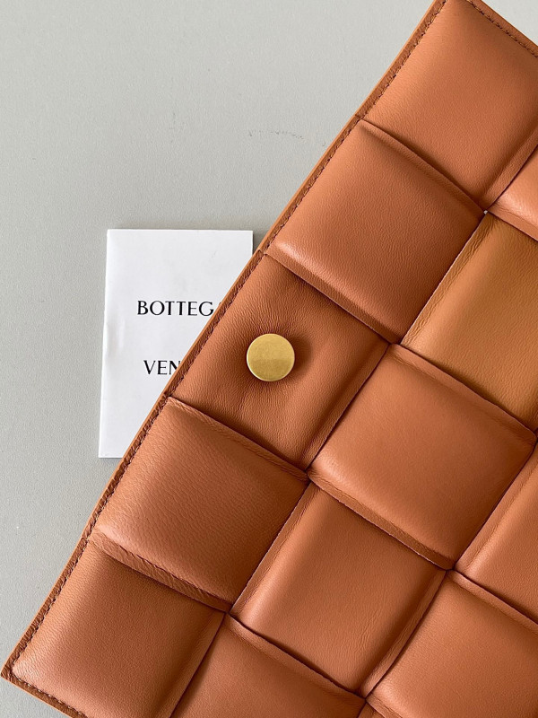 (image for) BOTTEGA VENETA CASSETTE