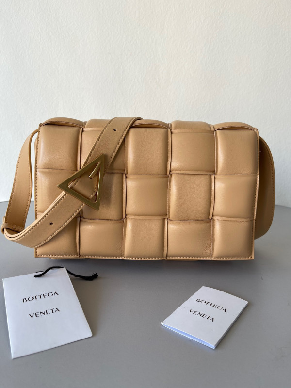 (image for) BOTTEGA VENETA CASSETTE