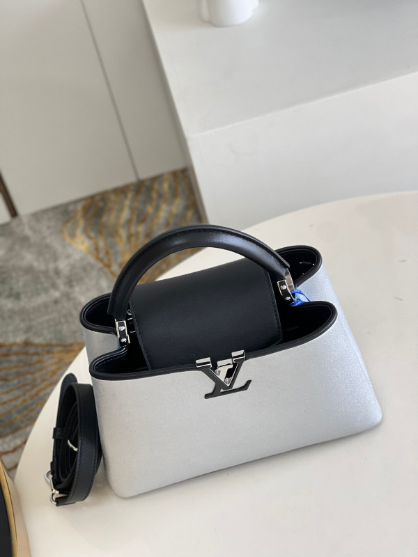 (image for) LOUIS VUITTON CAPUCINES BB