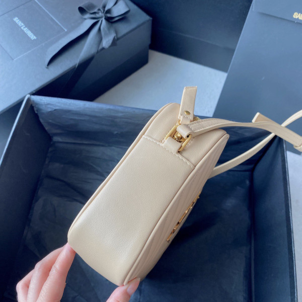 YSL LOU CAMERA BAG-23*16*6CM [YSL500] CELINE CHANEL ACCESSORIES LOEWE SHOES LOUIS VUITTON DIRO YSL OTHER BRAND HANDBAGS BALENCIAGA BOTTEGA VENETA GOYARD HERMES BURBERRY VALENTINO GUCCI FENDI MIUMIU CHLOE PRADA BVLGARI SUITCASE NEW ARRIVAL 