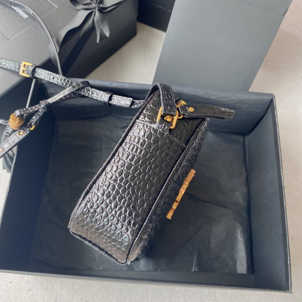 YSL LOU CAMERA BAG-23*16*6CM [YSL479] CELINE CHANEL ACCESSORIES LOEWE SHOES LOUIS VUITTON DIRO YSL OTHER BRAND HANDBAGS BALENCIAGA BOTTEGA VENETA GOYARD HERMES BURBERRY VALENTINO GUCCI FENDI MIUMIU CHLOE PRADA BVLGARI SUITCASE NEW ARRIVAL 