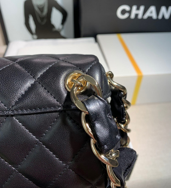 CL CLUTCH WITH HANDLE [AP2803-3] CELINE CHANEL ACCESSORIES LOEWE SHOES LOUIS VUITTON DIRO YSL OTHER BRAND HANDBAGS BALENCIAGA BOTTEGA VENETA GOYARD HERMES BURBERRY VALENTINO GUCCI FENDI MIUMIU CHLOE PRADA BVLGARI SUITCASE NEW ARRIVAL 