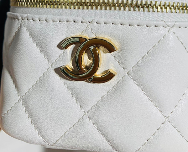 CL CLUTCH WITH HANDLE [AP2803-2] CELINE CHANEL ACCESSORIES LOEWE SHOES LOUIS VUITTON DIRO YSL OTHER BRAND HANDBAGS BALENCIAGA BOTTEGA VENETA GOYARD HERMES BURBERRY VALENTINO GUCCI FENDI MIUMIU CHLOE PRADA BVLGARI SUITCASE NEW ARRIVAL 
