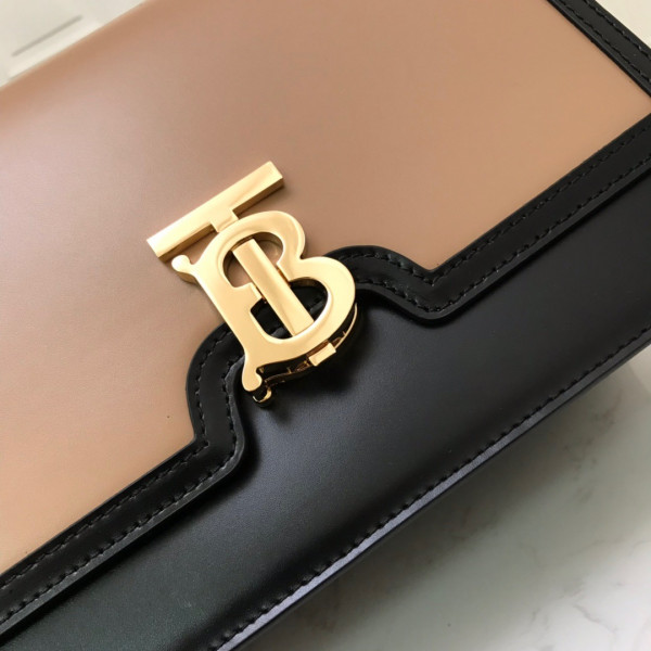 BURBERRY Medium TB Bag [Burberry192] CELINE CHANEL ACCESSORIES LOEWE SHOES LOUIS VUITTON DIRO YSL OTHER BRAND HANDBAGS BALENCIAGA BOTTEGA VENETA GOYARD HERMES BURBERRY VALENTINO GUCCI FENDI MIUMIU CHLOE PRADA BVLGARI SUITCASE NEW ARRIVAL 