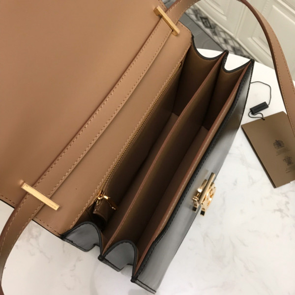 BURBERRY Medium TB Bag [Burberry192] CELINE CHANEL ACCESSORIES LOEWE SHOES LOUIS VUITTON DIRO YSL OTHER BRAND HANDBAGS BALENCIAGA BOTTEGA VENETA GOYARD HERMES BURBERRY VALENTINO GUCCI FENDI MIUMIU CHLOE PRADA BVLGARI SUITCASE NEW ARRIVAL 