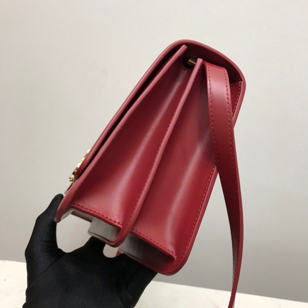BURBERRY Medium TB Bag [Burberry191] CELINE CHANEL ACCESSORIES LOEWE SHOES LOUIS VUITTON DIRO YSL OTHER BRAND HANDBAGS BALENCIAGA BOTTEGA VENETA GOYARD HERMES BURBERRY VALENTINO GUCCI FENDI MIUMIU CHLOE PRADA BVLGARI SUITCASE NEW ARRIVAL 