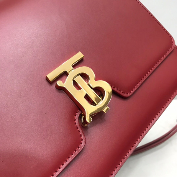 BURBERRY Medium TB Bag [Burberry191] CELINE CHANEL ACCESSORIES LOEWE SHOES LOUIS VUITTON DIRO YSL OTHER BRAND HANDBAGS BALENCIAGA BOTTEGA VENETA GOYARD HERMES BURBERRY VALENTINO GUCCI FENDI MIUMIU CHLOE PRADA BVLGARI SUITCASE NEW ARRIVAL 