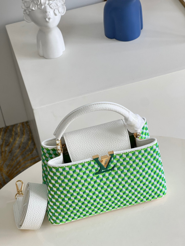 (image for) LOUIS VUITTON CAPUCINES BB