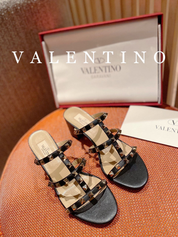(image for) VALENTINO ROCKSTUD CALFSKIN LEATHER SLIDE SANDAL