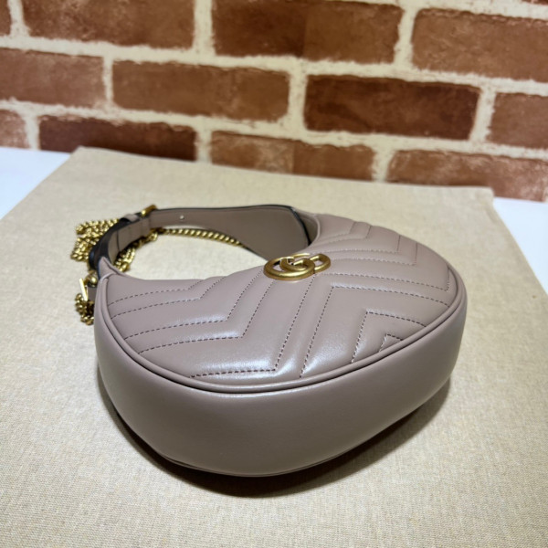 GUCCI GG Marmont half-moon-shaped mini bag [?699514-4] CELINE CHANEL ACCESSORIES LOEWE SHOES LOUIS VUITTON DIRO YSL OTHER BRAND HANDBAGS BALENCIAGA BOTTEGA VENETA GOYARD HERMES BURBERRY VALENTINO GUCCI FENDI MIUMIU CHLOE PRADA BVLGARI SUITCASE NEW ARRIVAL 