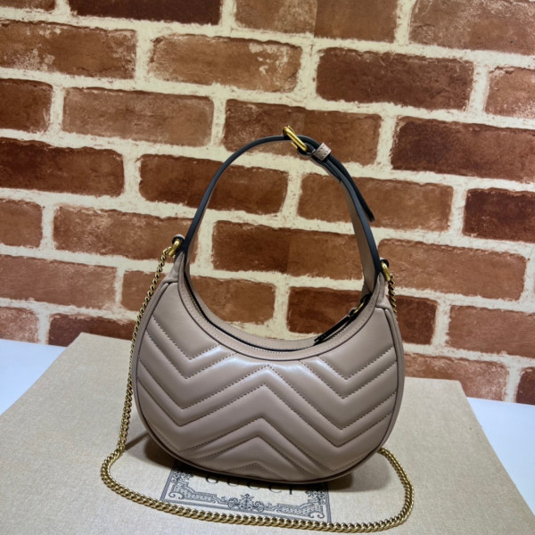 GUCCI GG Marmont half-moon-shaped mini bag [?699514-4] CELINE CHANEL ACCESSORIES LOEWE SHOES LOUIS VUITTON DIRO YSL OTHER BRAND HANDBAGS BALENCIAGA BOTTEGA VENETA GOYARD HERMES BURBERRY VALENTINO GUCCI FENDI MIUMIU CHLOE PRADA BVLGARI SUITCASE NEW ARRIVAL 