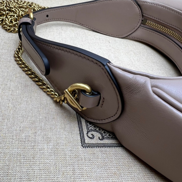 GUCCI GG Marmont half-moon-shaped mini bag [?699514-4] CELINE CHANEL ACCESSORIES LOEWE SHOES LOUIS VUITTON DIRO YSL OTHER BRAND HANDBAGS BALENCIAGA BOTTEGA VENETA GOYARD HERMES BURBERRY VALENTINO GUCCI FENDI MIUMIU CHLOE PRADA BVLGARI SUITCASE NEW ARRIVAL 