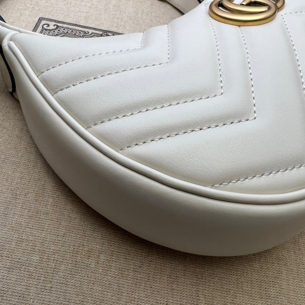 GUCCI GG Marmont half-moon-shaped mini bag [?699514-2] CELINE CHANEL ACCESSORIES LOEWE SHOES LOUIS VUITTON DIRO YSL OTHER BRAND HANDBAGS BALENCIAGA BOTTEGA VENETA GOYARD HERMES BURBERRY VALENTINO GUCCI FENDI MIUMIU CHLOE PRADA BVLGARI SUITCASE NEW ARRIVAL 