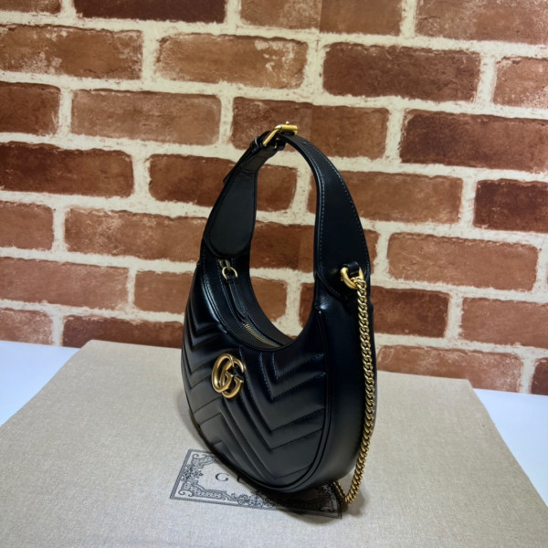GUCCI GG Marmont half-moon-shaped mini bag [?699514-1] CELINE CHANEL ACCESSORIES LOEWE SHOES LOUIS VUITTON DIRO YSL OTHER BRAND HANDBAGS BALENCIAGA BOTTEGA VENETA GOYARD HERMES BURBERRY VALENTINO GUCCI FENDI MIUMIU CHLOE PRADA BVLGARI SUITCASE NEW ARRIVAL 