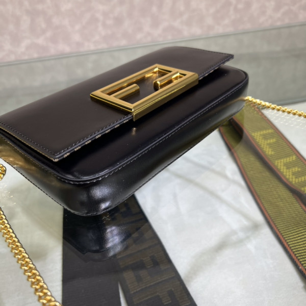 FENDI Wallet On Chain With Pouches [Fendi506] CELINE CHANEL ACCESSORIES LOEWE SHOES LOUIS VUITTON DIRO YSL OTHER BRAND HANDBAGS BALENCIAGA BOTTEGA VENETA GOYARD HERMES BURBERRY VALENTINO GUCCI FENDI MIUMIU CHLOE PRADA BVLGARI SUITCASE NEW ARRIVAL 