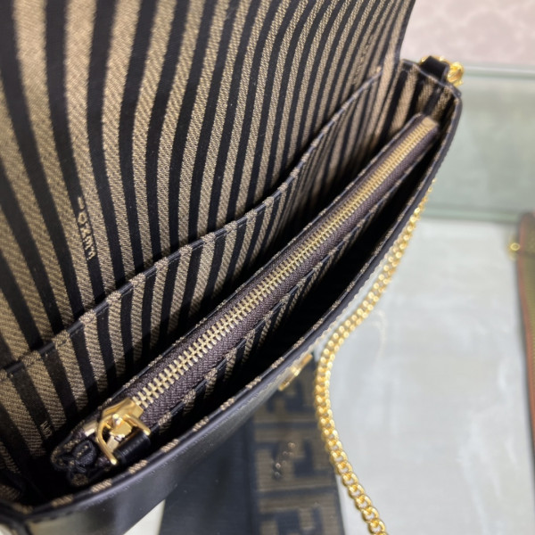FENDI Wallet On Chain With Pouches [Fendi506] CELINE CHANEL ACCESSORIES LOEWE SHOES LOUIS VUITTON DIRO YSL OTHER BRAND HANDBAGS BALENCIAGA BOTTEGA VENETA GOYARD HERMES BURBERRY VALENTINO GUCCI FENDI MIUMIU CHLOE PRADA BVLGARI SUITCASE NEW ARRIVAL 
