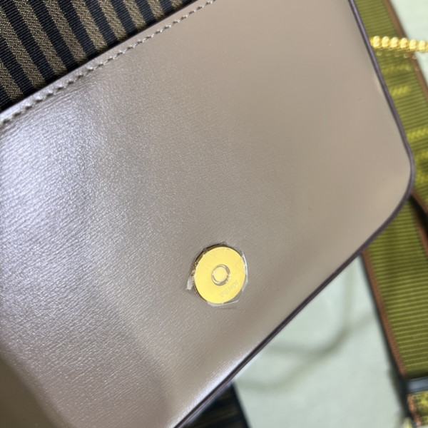 FENDI Wallet On Chain With Pouches [Fendi502] CELINE CHANEL ACCESSORIES LOEWE SHOES LOUIS VUITTON DIRO YSL OTHER BRAND HANDBAGS BALENCIAGA BOTTEGA VENETA GOYARD HERMES BURBERRY VALENTINO GUCCI FENDI MIUMIU CHLOE PRADA BVLGARI SUITCASE NEW ARRIVAL 