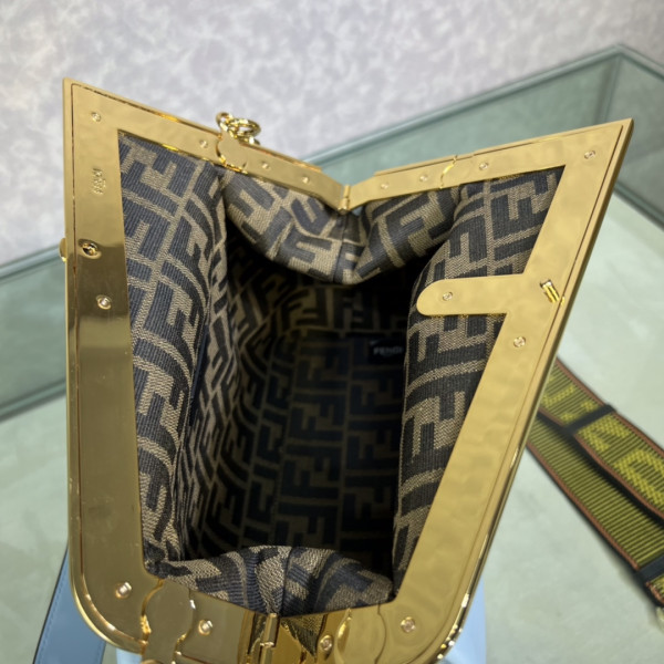 FENDI FIRST MEDIUM [Fendi505] CELINE CHANEL ACCESSORIES LOEWE SHOES LOUIS VUITTON DIRO YSL OTHER BRAND HANDBAGS BALENCIAGA BOTTEGA VENETA GOYARD HERMES BURBERRY VALENTINO GUCCI FENDI MIUMIU CHLOE PRADA BVLGARI SUITCASE NEW ARRIVAL 