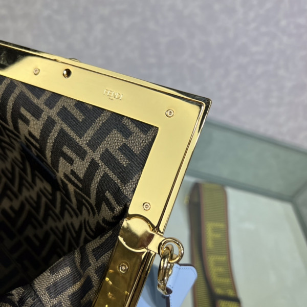 FENDI FIRST MEDIUM [Fendi505] CELINE CHANEL ACCESSORIES LOEWE SHOES LOUIS VUITTON DIRO YSL OTHER BRAND HANDBAGS BALENCIAGA BOTTEGA VENETA GOYARD HERMES BURBERRY VALENTINO GUCCI FENDI MIUMIU CHLOE PRADA BVLGARI SUITCASE NEW ARRIVAL 
