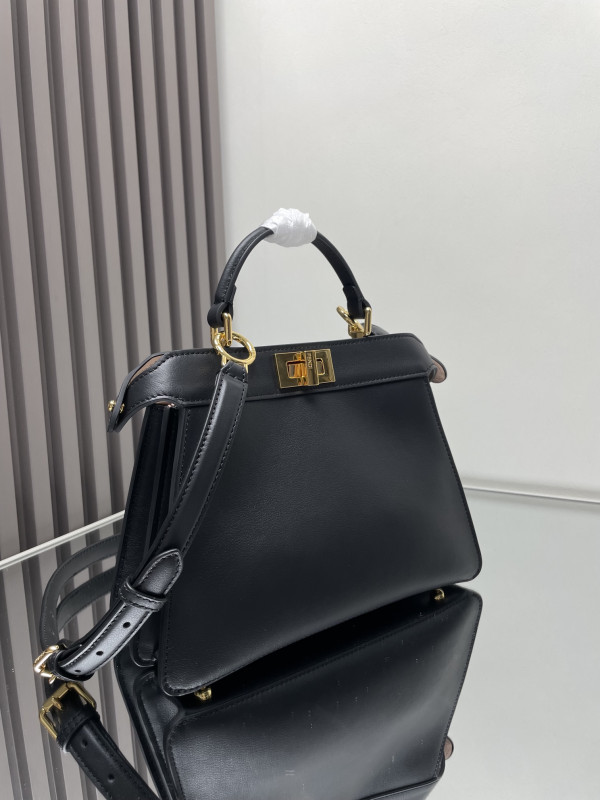 FENDI Peekaboo Iseeu Small-27x21x11CM [Fendi500] CELINE CHANEL ACCESSORIES LOEWE SHOES LOUIS VUITTON DIRO YSL OTHER BRAND HANDBAGS BALENCIAGA BOTTEGA VENETA GOYARD HERMES BURBERRY VALENTINO GUCCI FENDI MIUMIU CHLOE PRADA BVLGARI SUITCASE NEW ARRIVAL 