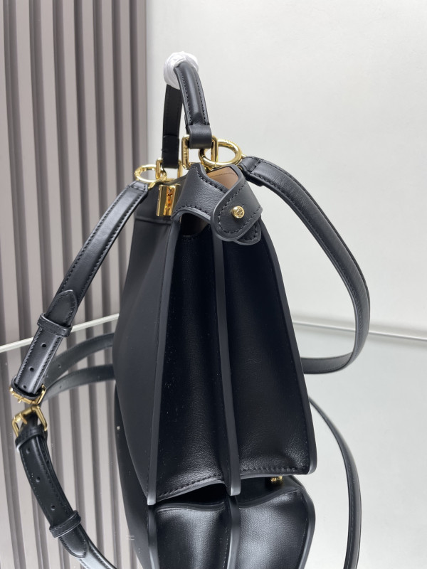 FENDI Peekaboo Iseeu Small-27x21x11CM [Fendi500] CELINE CHANEL ACCESSORIES LOEWE SHOES LOUIS VUITTON DIRO YSL OTHER BRAND HANDBAGS BALENCIAGA BOTTEGA VENETA GOYARD HERMES BURBERRY VALENTINO GUCCI FENDI MIUMIU CHLOE PRADA BVLGARI SUITCASE NEW ARRIVAL 