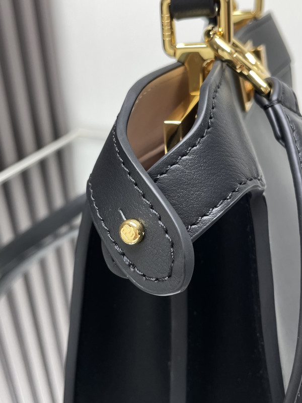 FENDI Peekaboo Iseeu Small-27x21x11CM [Fendi500] CELINE CHANEL ACCESSORIES LOEWE SHOES LOUIS VUITTON DIRO YSL OTHER BRAND HANDBAGS BALENCIAGA BOTTEGA VENETA GOYARD HERMES BURBERRY VALENTINO GUCCI FENDI MIUMIU CHLOE PRADA BVLGARI SUITCASE NEW ARRIVAL 