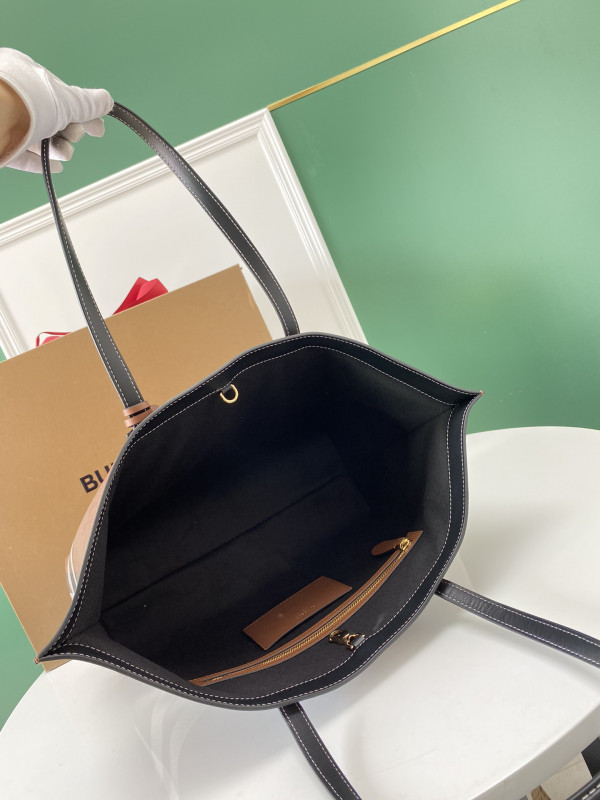 BURBERRY Leather Tote [Burberry184] CELINE CHANEL ACCESSORIES LOEWE SHOES LOUIS VUITTON DIRO YSL OTHER BRAND HANDBAGS BALENCIAGA BOTTEGA VENETA GOYARD HERMES BURBERRY VALENTINO GUCCI FENDI MIUMIU CHLOE PRADA BVLGARI SUITCASE NEW ARRIVAL 