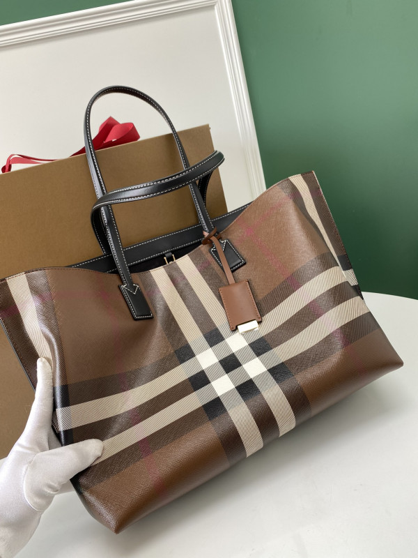 BURBERRY Leather Tote [Burberry184] CELINE CHANEL ACCESSORIES LOEWE SHOES LOUIS VUITTON DIRO YSL OTHER BRAND HANDBAGS BALENCIAGA BOTTEGA VENETA GOYARD HERMES BURBERRY VALENTINO GUCCI FENDI MIUMIU CHLOE PRADA BVLGARI SUITCASE NEW ARRIVAL 