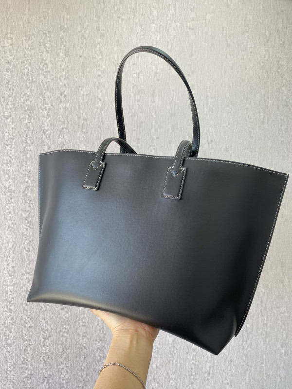 BURBERRY Medium Monogram Motif Leather Tote [Burberry182] CELINE CHANEL ACCESSORIES LOEWE SHOES LOUIS VUITTON DIRO YSL OTHER BRAND HANDBAGS BALENCIAGA BOTTEGA VENETA GOYARD HERMES BURBERRY VALENTINO GUCCI FENDI MIUMIU CHLOE PRADA BVLGARI SUITCASE NEW ARRIVAL 