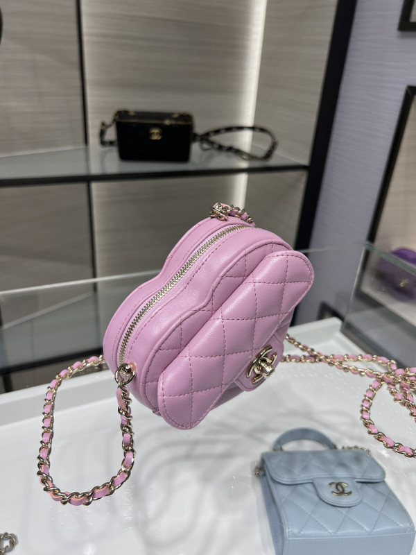 CL HEART CLUTCH WITH CHAIN [AP2784-4] CELINE CHANEL ACCESSORIES LOEWE SHOES LOUIS VUITTON DIRO YSL OTHER BRAND HANDBAGS BALENCIAGA BOTTEGA VENETA GOYARD HERMES BURBERRY VALENTINO GUCCI FENDI MIUMIU CHLOE PRADA BVLGARI SUITCASE NEW ARRIVAL 