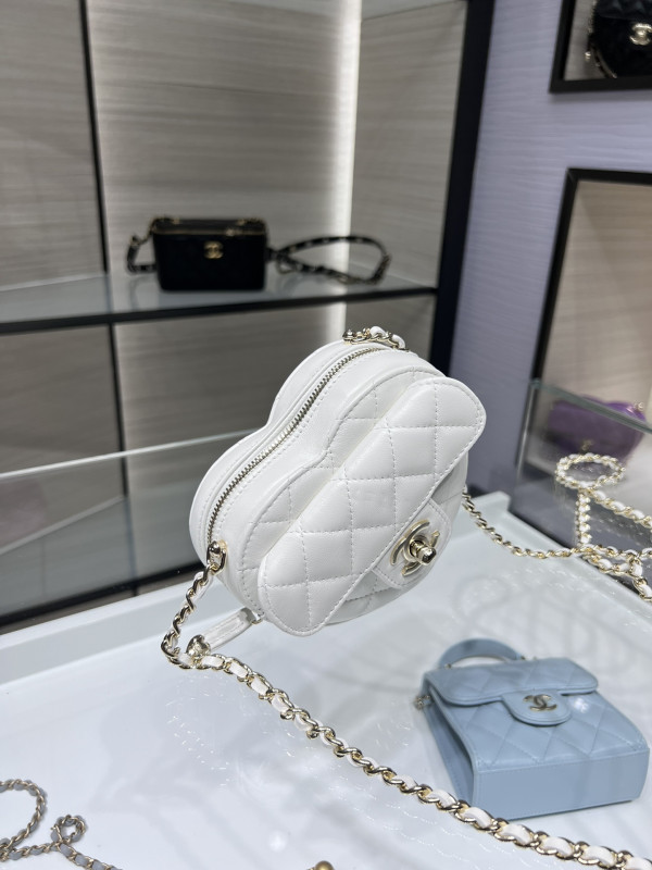 CL HEART CLUTCH WITH CHAIN [AP2784-2] CELINE CHANEL ACCESSORIES LOEWE SHOES LOUIS VUITTON DIRO YSL OTHER BRAND HANDBAGS BALENCIAGA BOTTEGA VENETA GOYARD HERMES BURBERRY VALENTINO GUCCI FENDI MIUMIU CHLOE PRADA BVLGARI SUITCASE NEW ARRIVAL 
