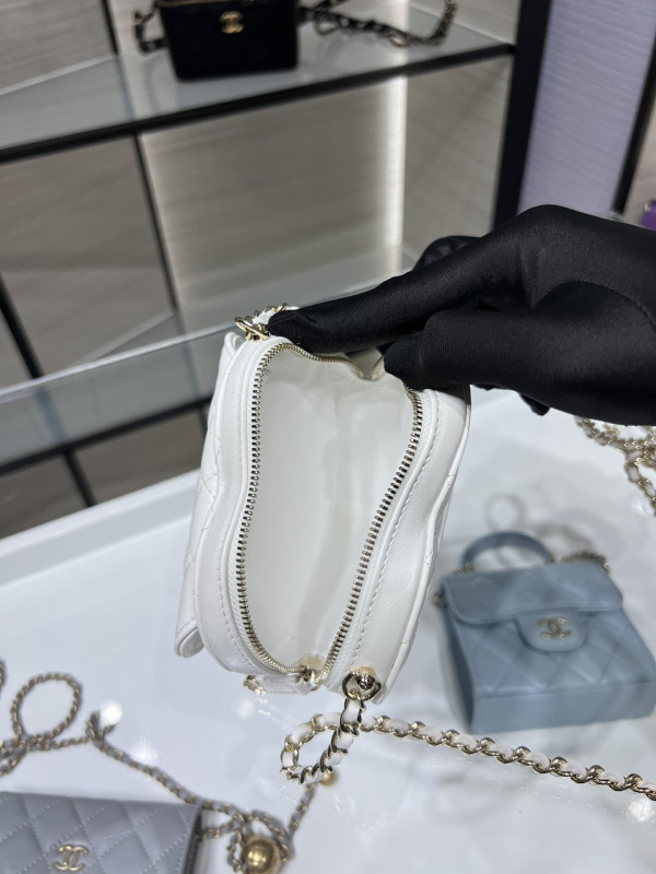 CL HEART CLUTCH WITH CHAIN [AP2784-2] CELINE CHANEL ACCESSORIES LOEWE SHOES LOUIS VUITTON DIRO YSL OTHER BRAND HANDBAGS BALENCIAGA BOTTEGA VENETA GOYARD HERMES BURBERRY VALENTINO GUCCI FENDI MIUMIU CHLOE PRADA BVLGARI SUITCASE NEW ARRIVAL 