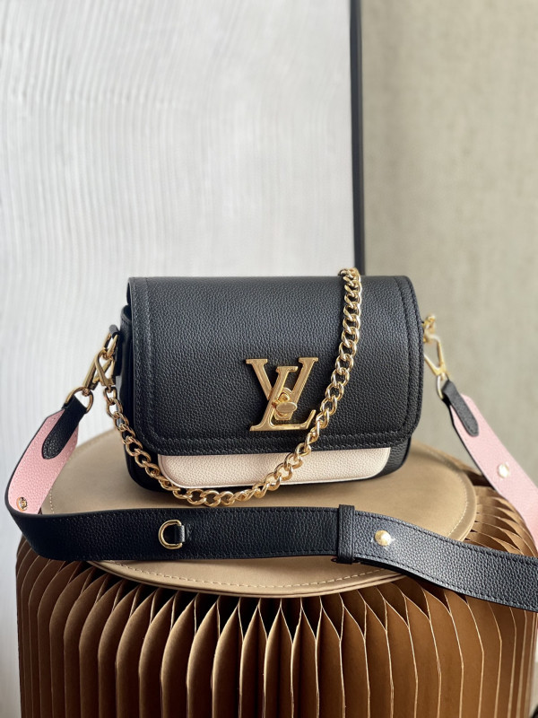 LOUIS VUITTON LOCKME TENDER [M58557] CELINE CHANEL ACCESSORIES LOEWE SHOES LOUIS VUITTON DIRO YSL OTHER BRAND HANDBAGS BALENCIAGA BOTTEGA VENETA GOYARD HERMES BURBERRY VALENTINO GUCCI FENDI MIUMIU CHLOE PRADA BVLGARI SUITCASE NEW ARRIVAL 