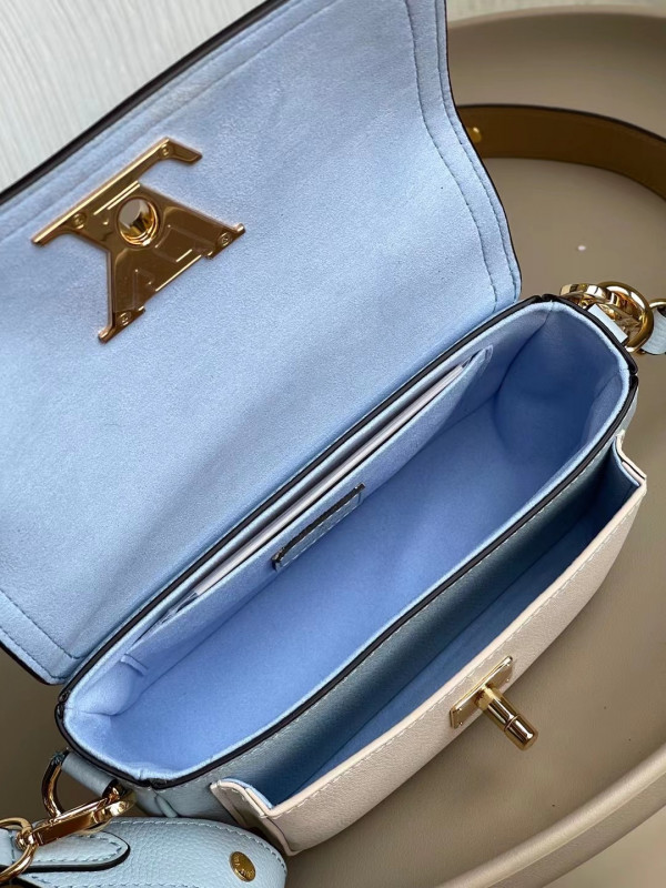 LOUIS VUITTON LOCKME TENDER [M59984] CELINE CHANEL ACCESSORIES LOEWE SHOES LOUIS VUITTON DIRO YSL OTHER BRAND HANDBAGS BALENCIAGA BOTTEGA VENETA GOYARD HERMES BURBERRY VALENTINO GUCCI FENDI MIUMIU CHLOE PRADA BVLGARI SUITCASE NEW ARRIVAL 