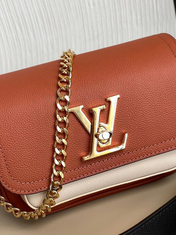 LOUIS VUITTON LOCKME TENDER [M59491] CELINE CHANEL ACCESSORIES LOEWE SHOES LOUIS VUITTON DIRO YSL OTHER BRAND HANDBAGS BALENCIAGA BOTTEGA VENETA GOYARD HERMES BURBERRY VALENTINO GUCCI FENDI MIUMIU CHLOE PRADA BVLGARI SUITCASE NEW ARRIVAL 