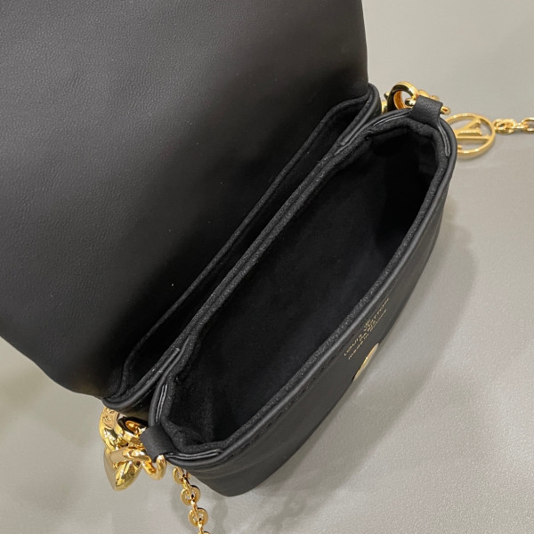 LOUIS VUITTON Beltbag Coussin [Louis1797] CELINE CHANEL ACCESSORIES LOEWE SHOES LOUIS VUITTON DIRO YSL OTHER BRAND HANDBAGS BALENCIAGA BOTTEGA VENETA GOYARD HERMES BURBERRY VALENTINO GUCCI FENDI MIUMIU CHLOE PRADA BVLGARI SUITCASE NEW ARRIVAL 