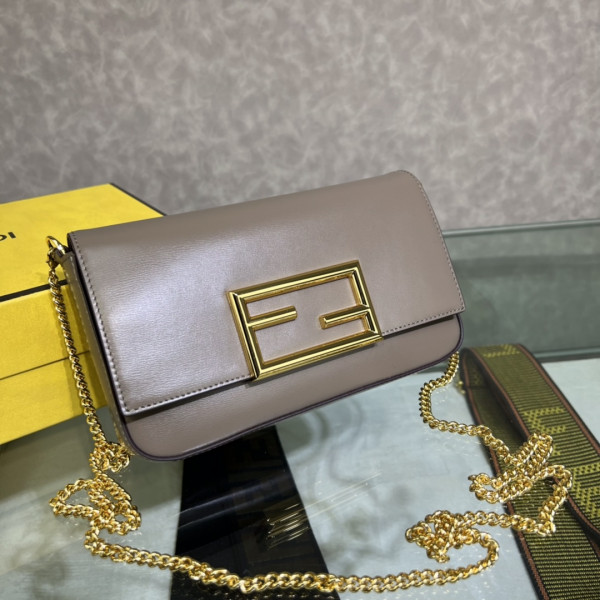 (image for) FENDI Wallet On Chain With Pouches