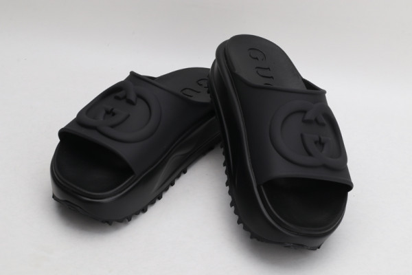 GUCCI slide with Interlocking G [692845-4] CELINE CHANEL ACCESSORIES LOEWE SHOES LOUIS VUITTON DIRO YSL OTHER BRAND HANDBAGS BALENCIAGA BOTTEGA VENETA GOYARD HERMES BURBERRY VALENTINO GUCCI FENDI MIUMIU CHLOE PRADA BVLGARI SUITCASE NEW ARRIVAL 