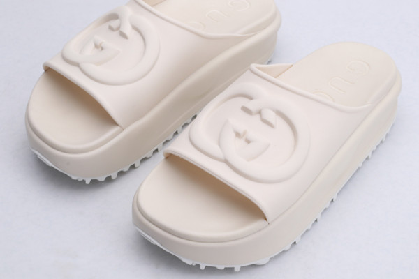 GUCCI slide with Interlocking G [692845-2] CELINE CHANEL ACCESSORIES LOEWE SHOES LOUIS VUITTON DIRO YSL OTHER BRAND HANDBAGS BALENCIAGA BOTTEGA VENETA GOYARD HERMES BURBERRY VALENTINO GUCCI FENDI MIUMIU CHLOE PRADA BVLGARI SUITCASE NEW ARRIVAL 
