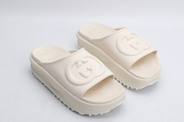 GUCCI slide with Interlocking G [692845-2] CELINE CHANEL ACCESSORIES LOEWE SHOES LOUIS VUITTON DIRO YSL OTHER BRAND HANDBAGS BALENCIAGA BOTTEGA VENETA GOYARD HERMES BURBERRY VALENTINO GUCCI FENDI MIUMIU CHLOE PRADA BVLGARI SUITCASE NEW ARRIVAL 